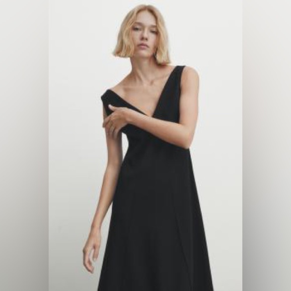 Classy Black V-neck Midi Dress with Straps size M